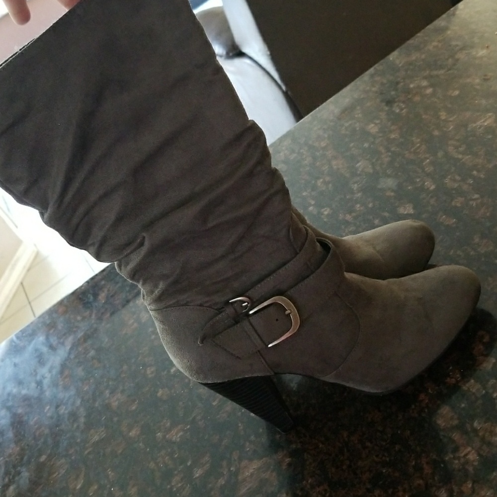 Boots - Picture 3 of 7